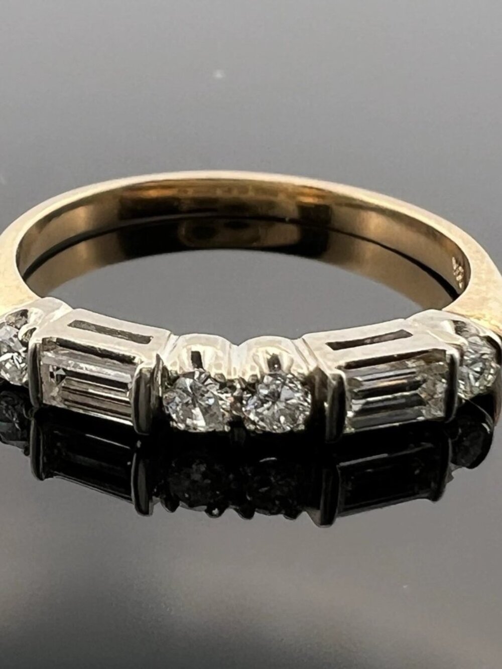 14K Gold Platinum Baguette Diamond Band .25ctw 2g Estate Ring 6.75